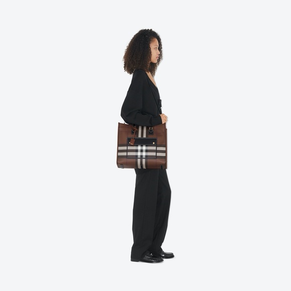 New! BURBERRY Brown House Check Canvas Tote, Iconic Plaid with Leather Handles - Picture 3 of 8